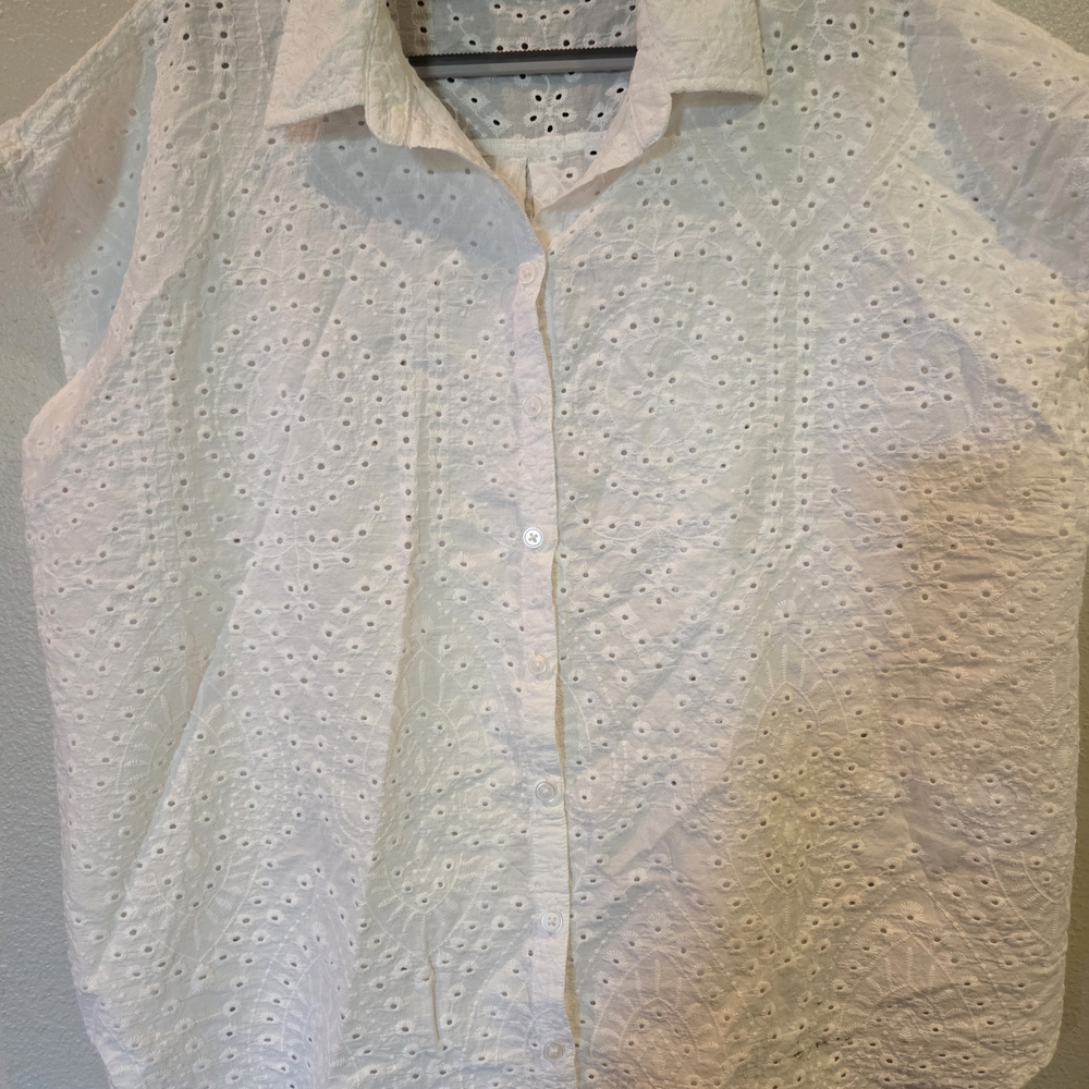 Torrid Eyelet Button-Down Women's Top in White Size 2